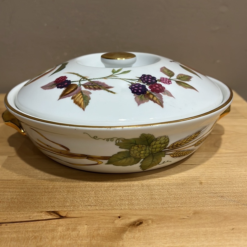 ROYAL WORCESTER Evesham Gold Trim round Casserole - Picture 4 of 13